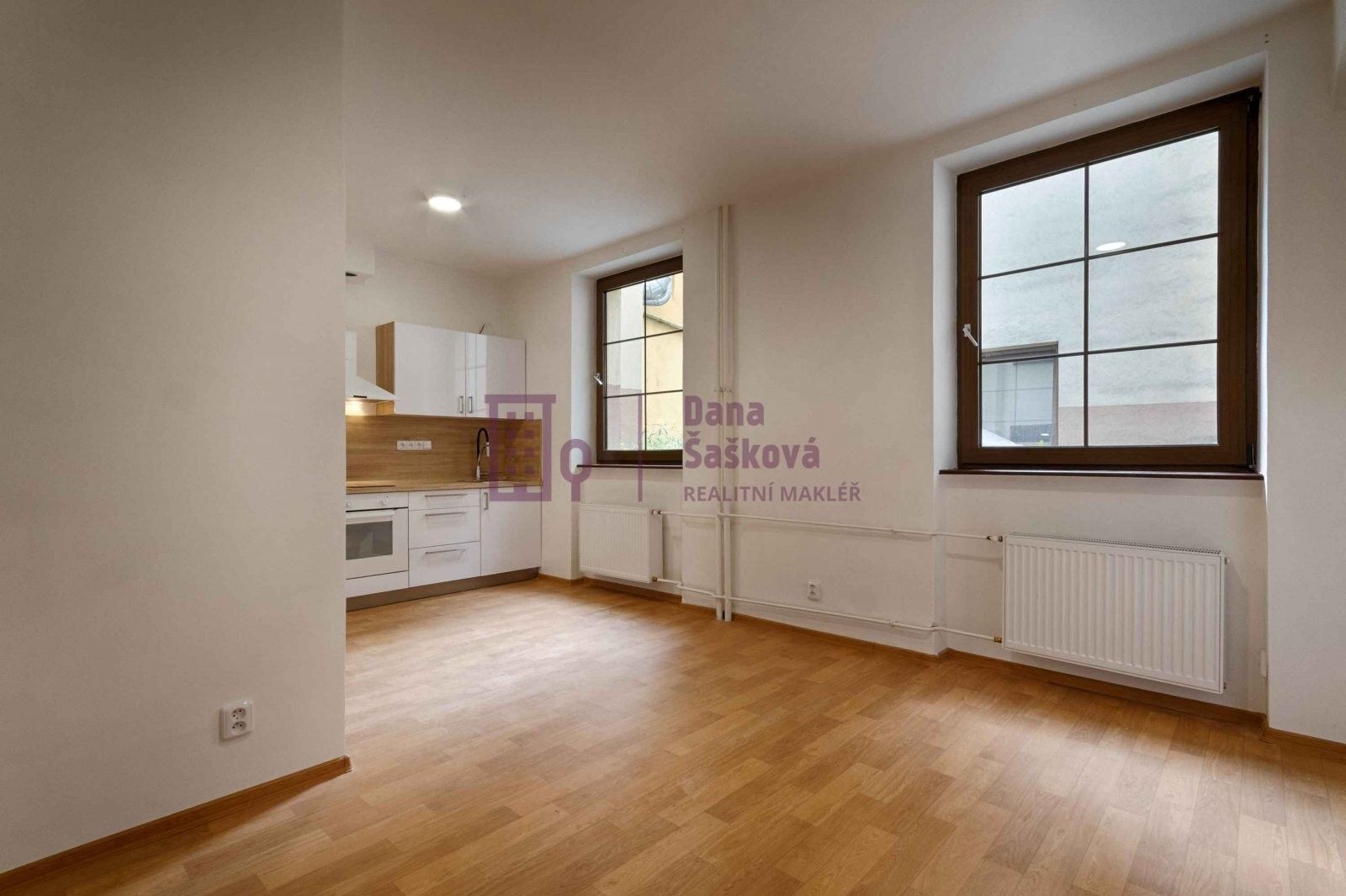 1+kk, nám. Míru, Jindřichův Hradec, 24 m²