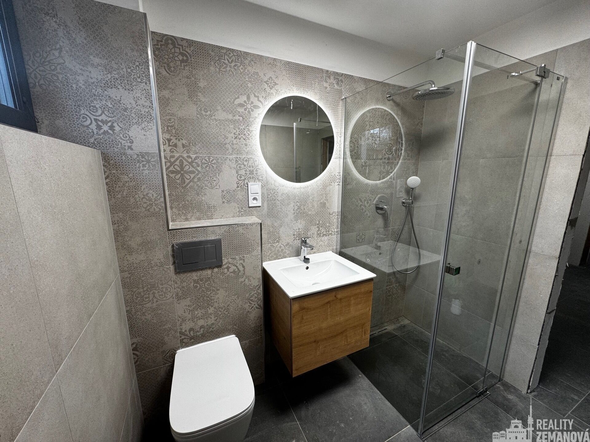 2+kk, Hlavní, Jesenice, 42 m²