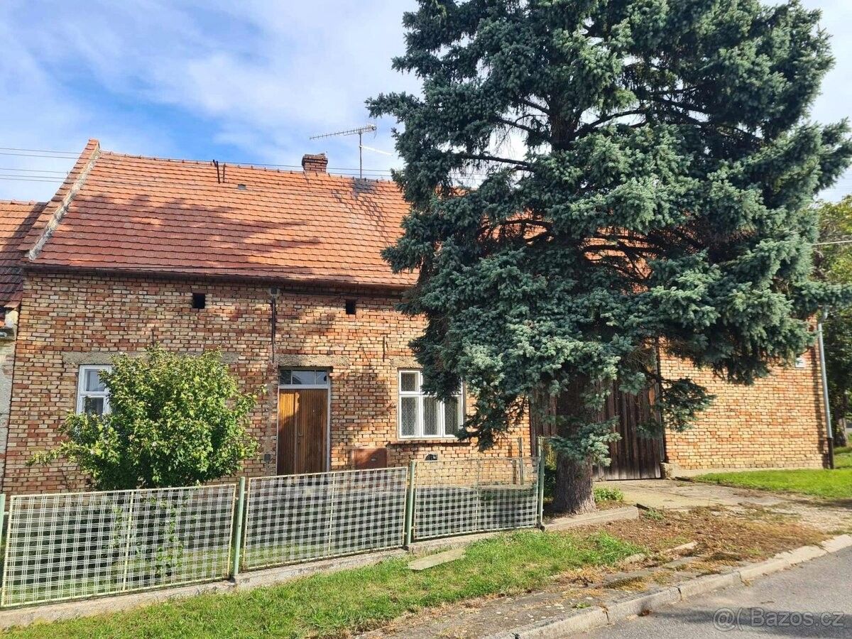 Prodej rodinný dům - Louka nad Veličkou, 696 76