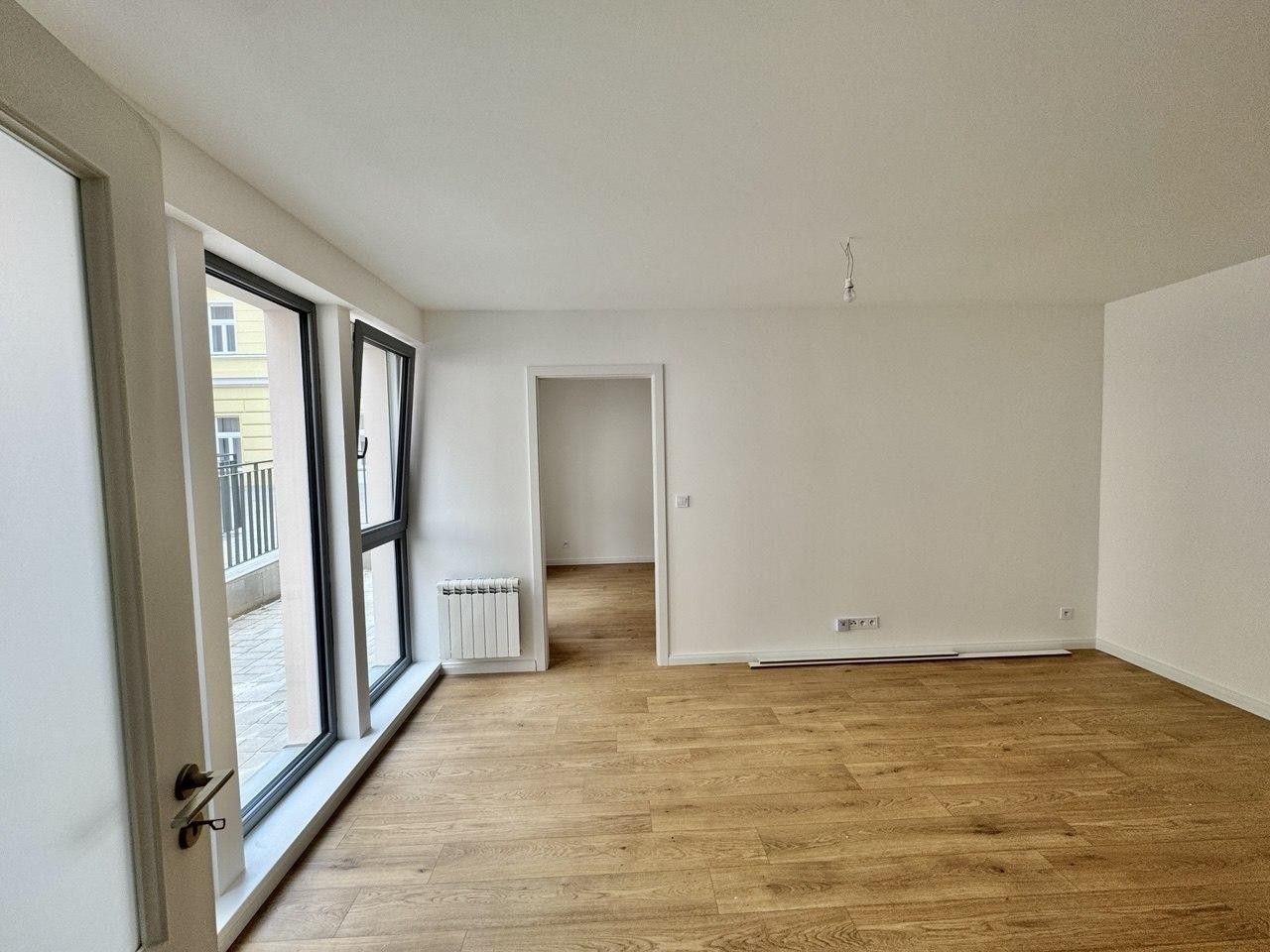 Pronájem byt 2+kk - Varšavská, Praha, 48 m²