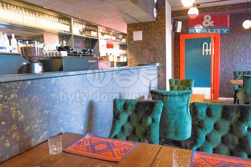 Restaurace, Nad hradním vodojemem, Praha, 426 m²