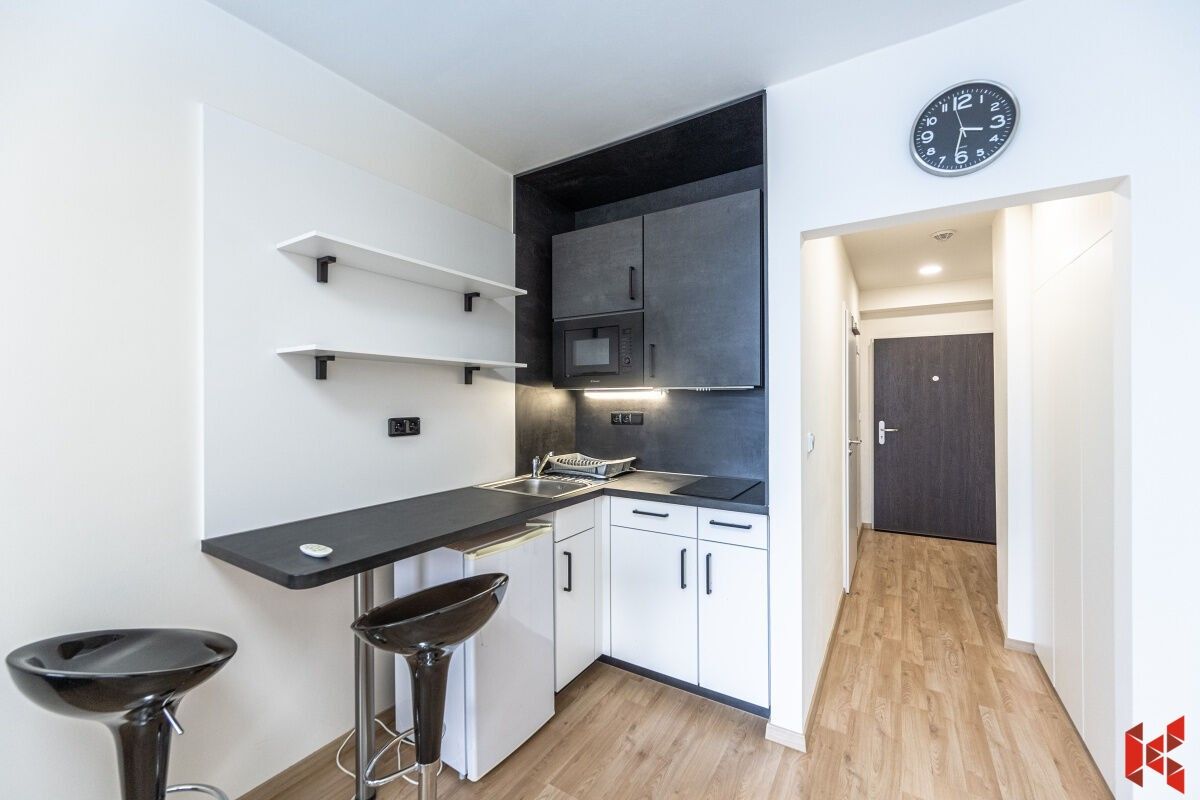 Pronájem byt 1+kk - Peroutkova, Praha, 25 m²