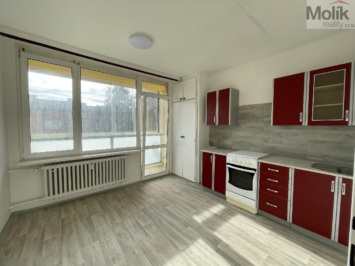 Pronájem byt 1+1 - Sídliště Za Chlumem, Bílina, 45 m²