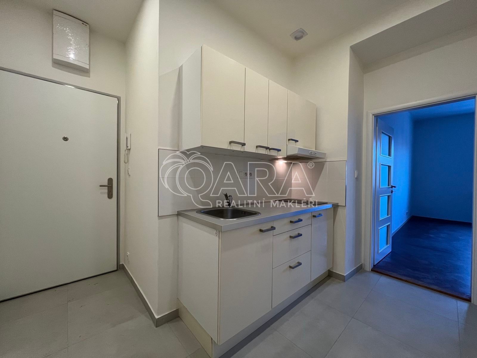 Pronájem byt 1+kk - Černokostelecká, Praha, 34 m²