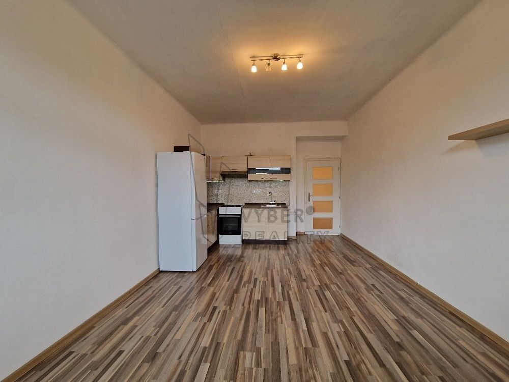 Prodej byt 1+1 - Černokostelecká, Praha, 41 m²