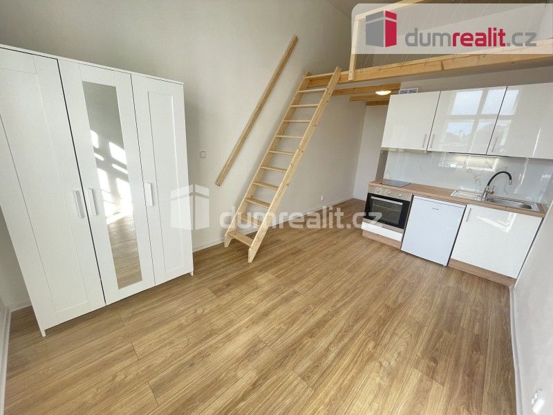 Pronájem byt 1+kk - Na Valentince, Praha, 35 m²