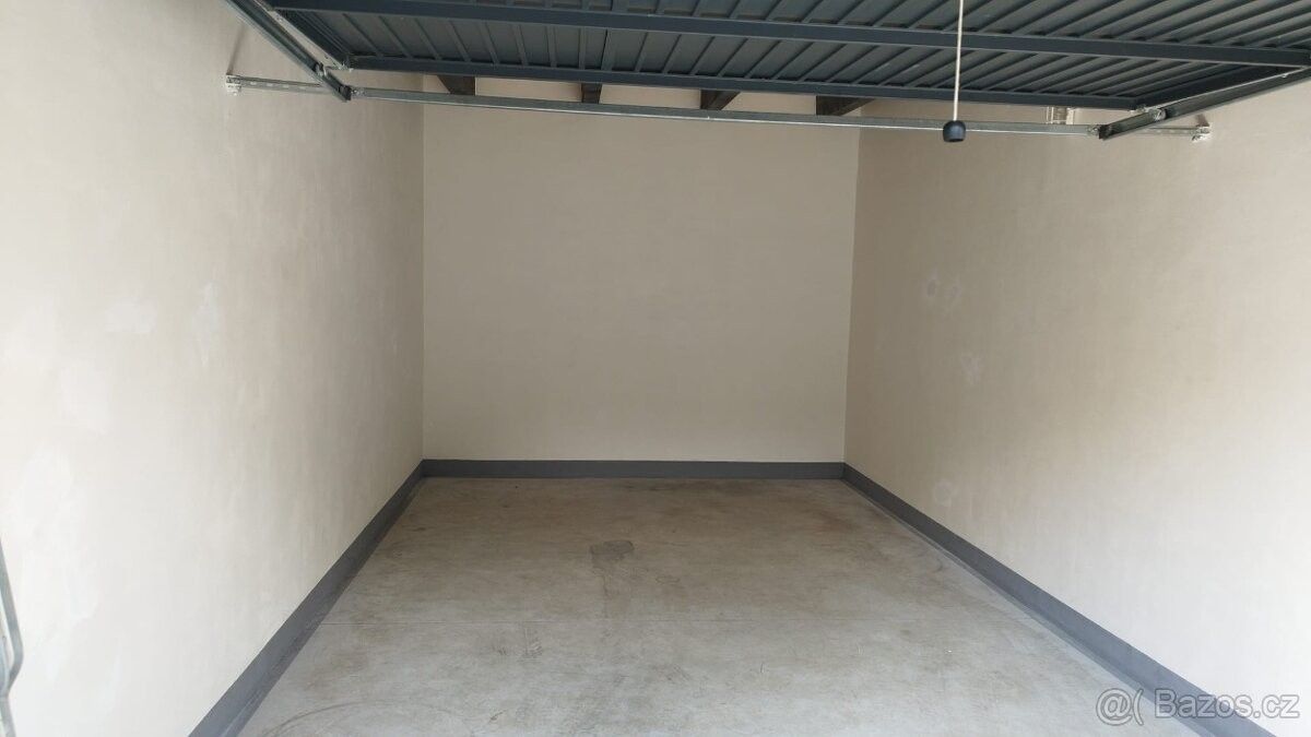 Garáže, Frýdek-Místek, 738 01