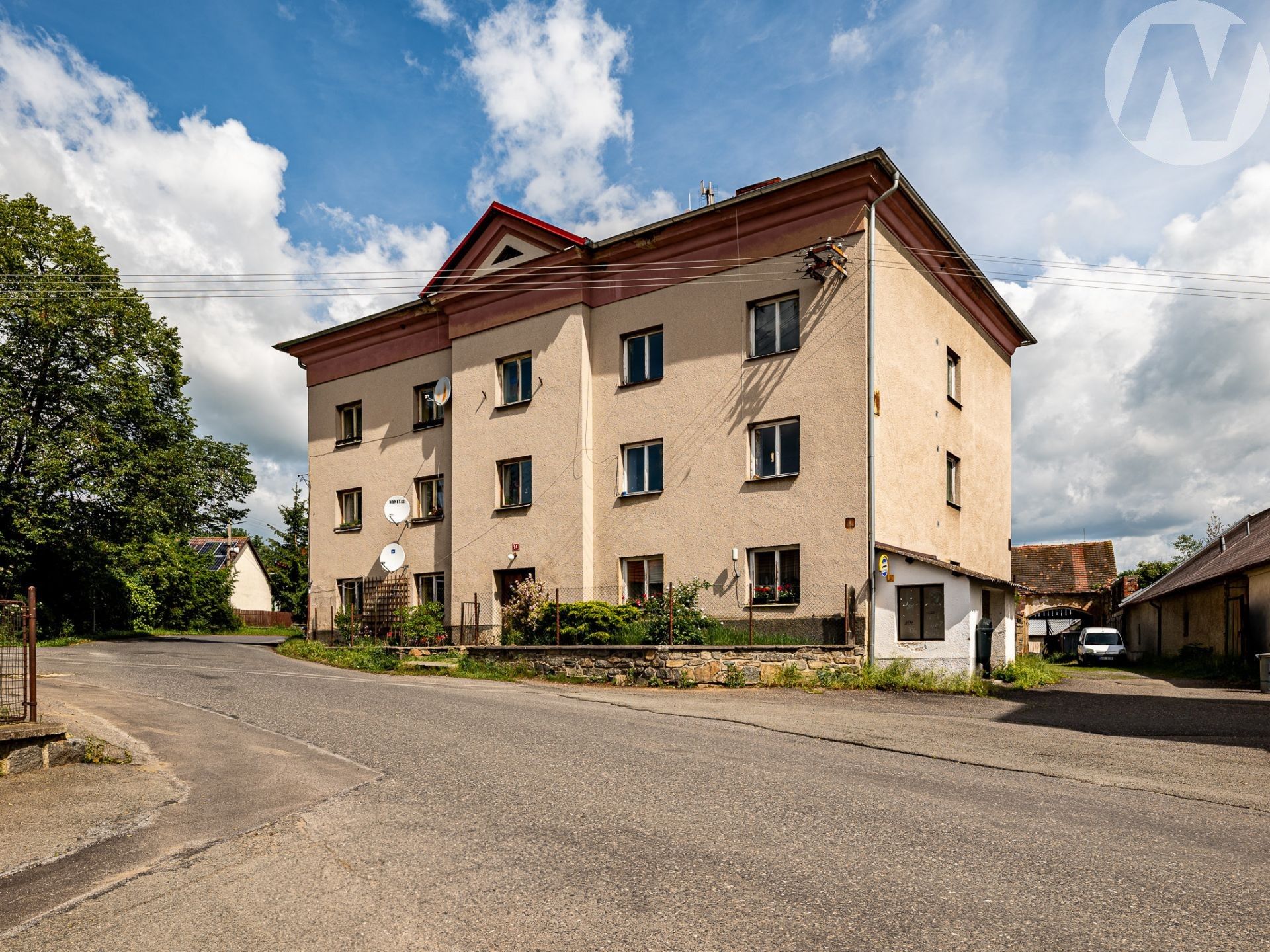 Prodej dům - Pečice, 681 m²