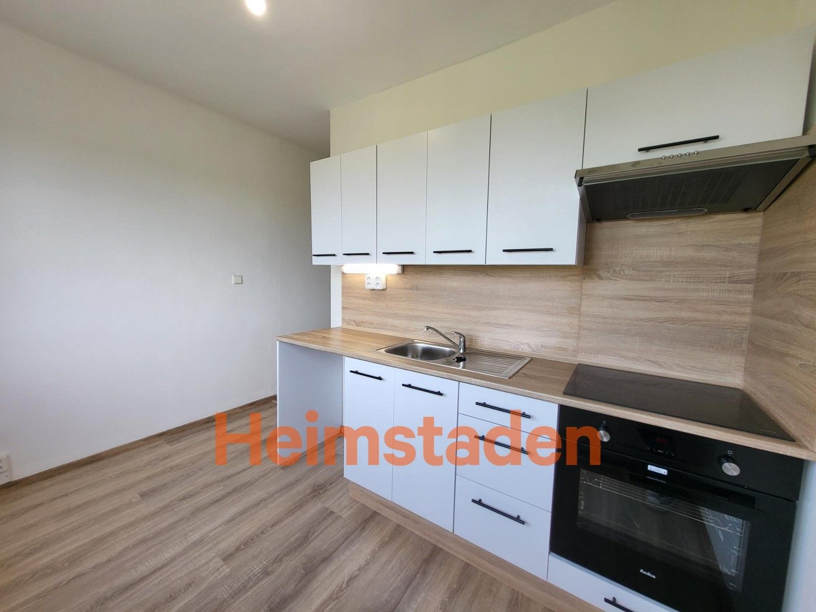 Pronájem byt 2+1 - Školská, Karviná, 52 m²