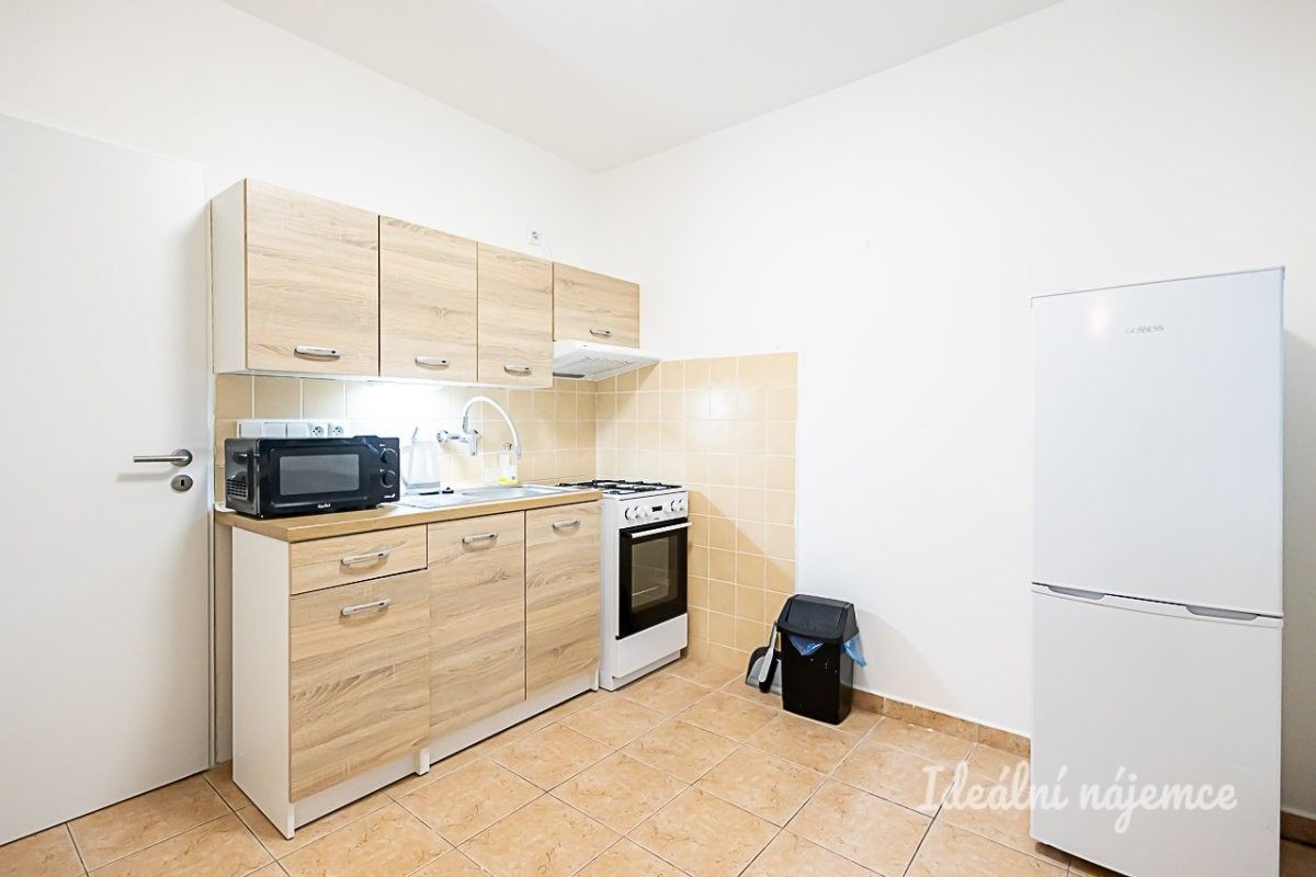 1+1, Křenická, Praha, 35 m²