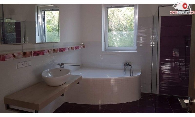 Prodej rodinný dům - Vinary, 200 m²