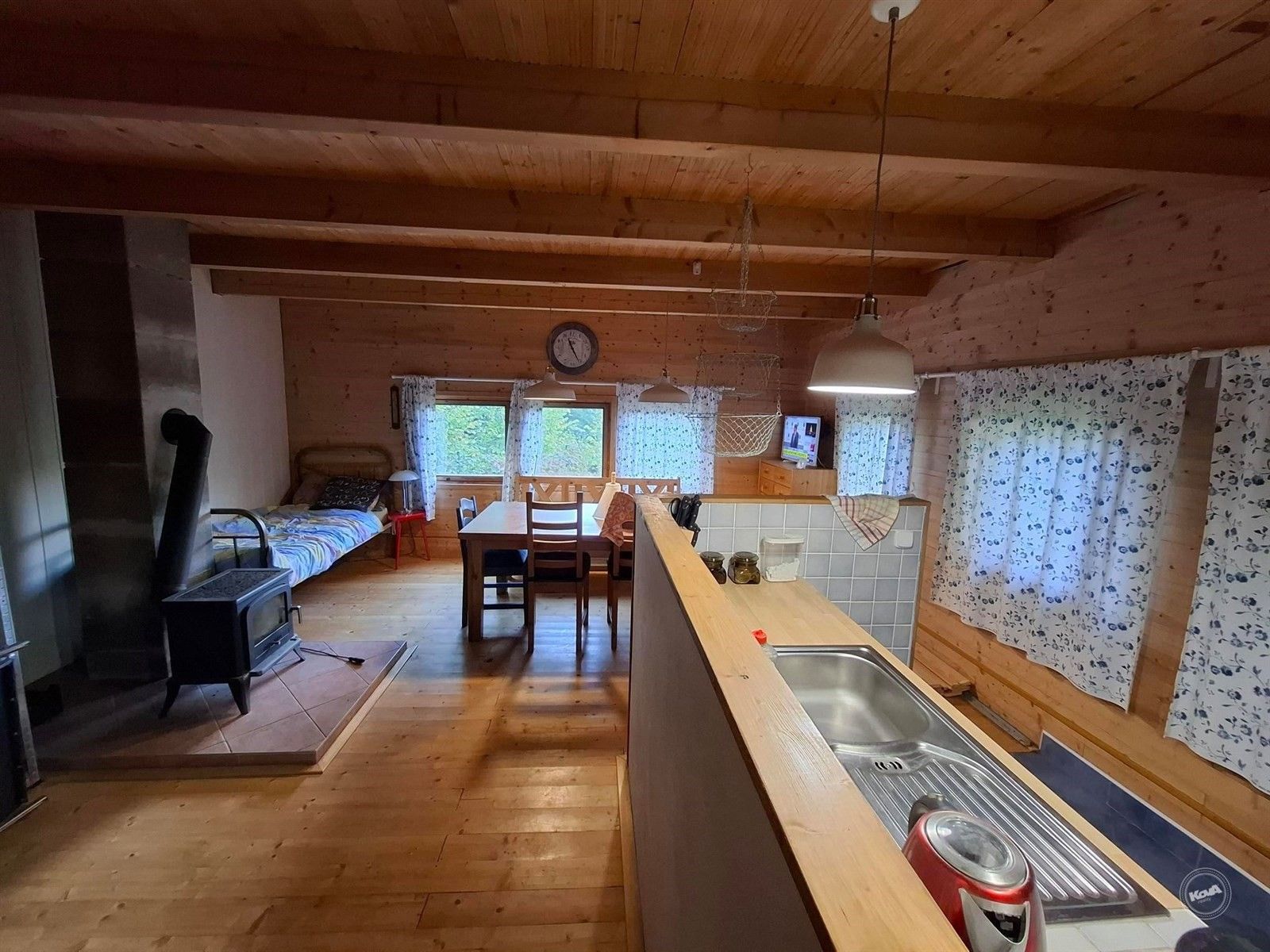 Chaty, Obec, Kaliště, 65 m²