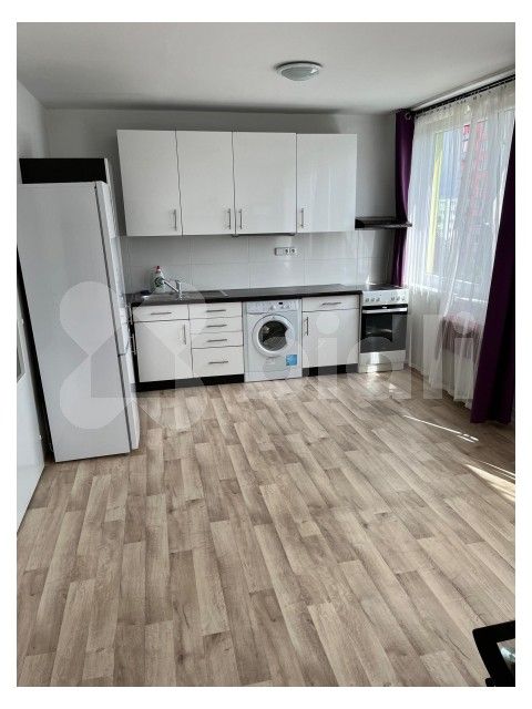 1+kk, Topolová, Praha