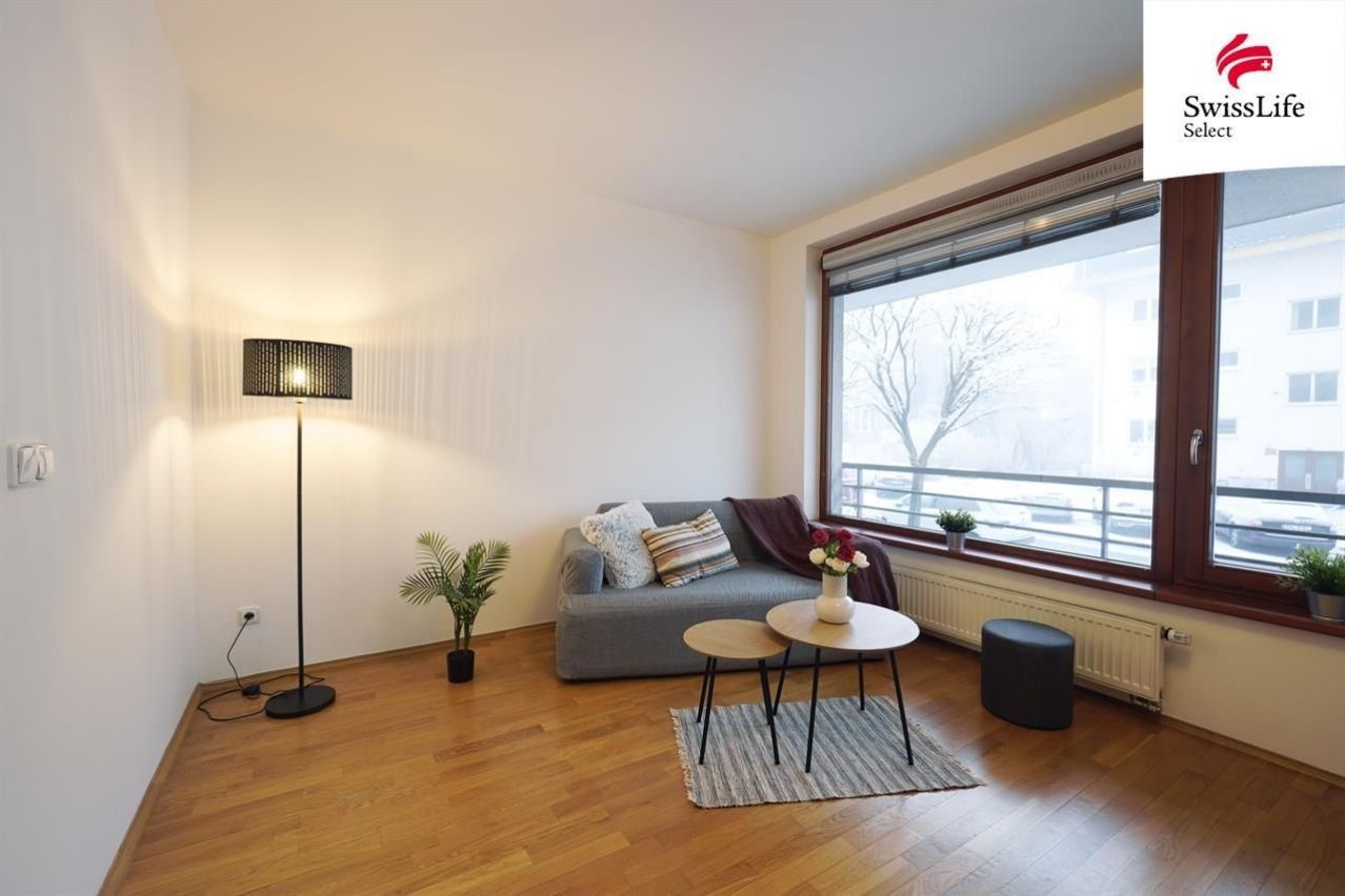 2+kk, Ruská, Praha, 66 m²