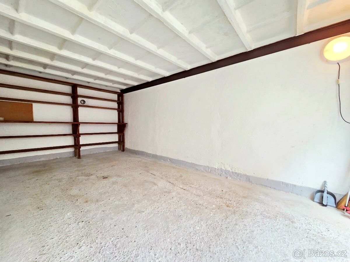 Garáže, Plzeň, 301 00