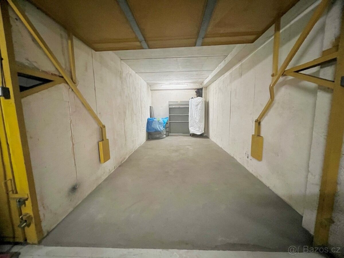 Garáže, Praha, 161 00