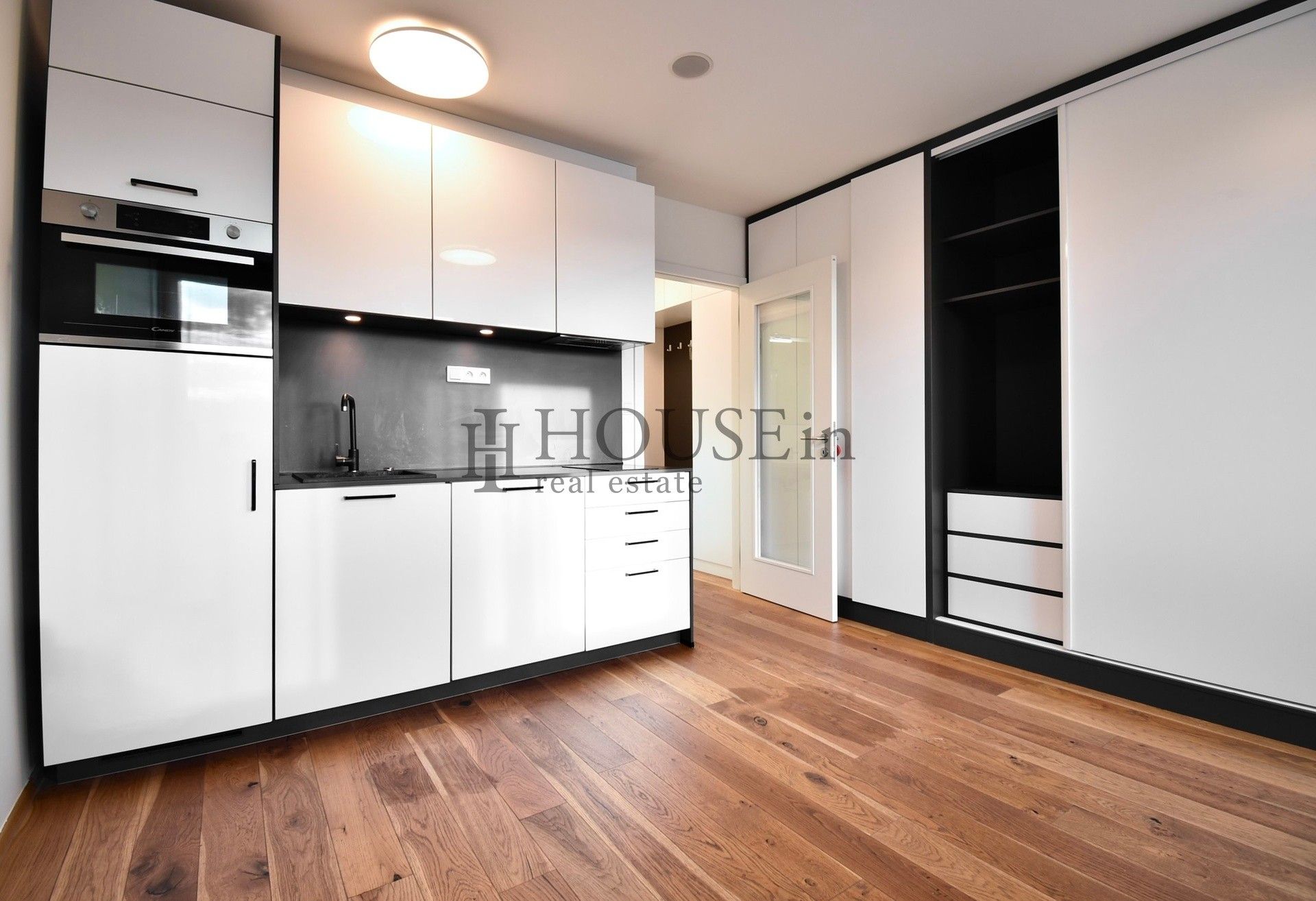 1+kk, Perucká, Praha, 25 m²