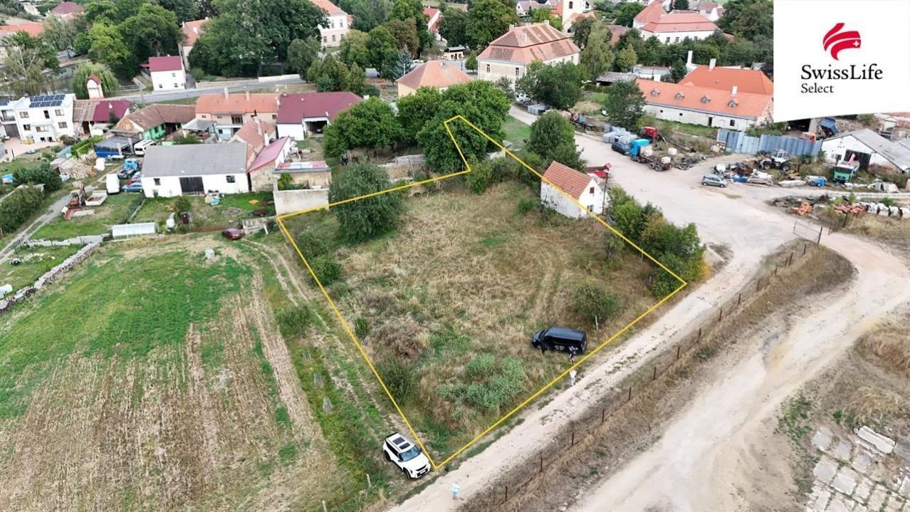 Prodej pozemek pro bydlení - Hostim, 1 858 m²