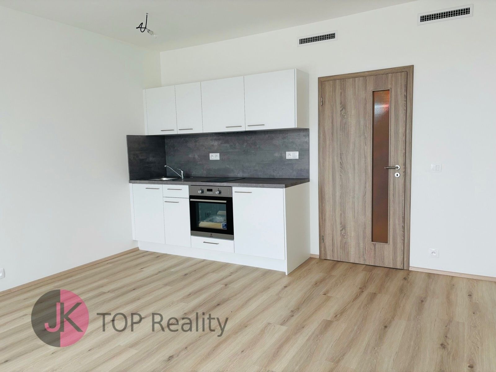 Pronájem byt 1+kk - Kolbenova,Hloubětín,Praha, 36 m²