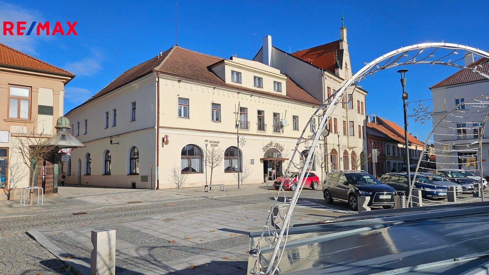 Ubytovací zařízení, Mírové náměstí, Horažďovice, 815 m²