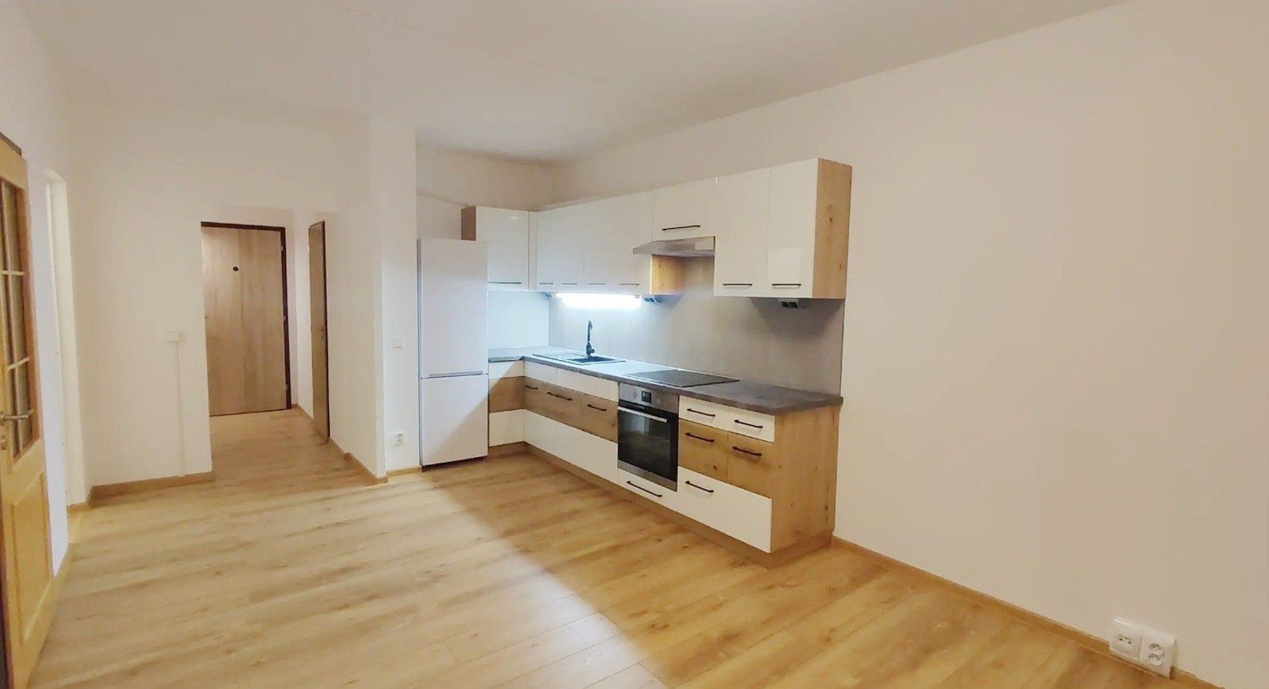 Pronájem byt 2+kk - Kardašovská, Praha, 44 m²