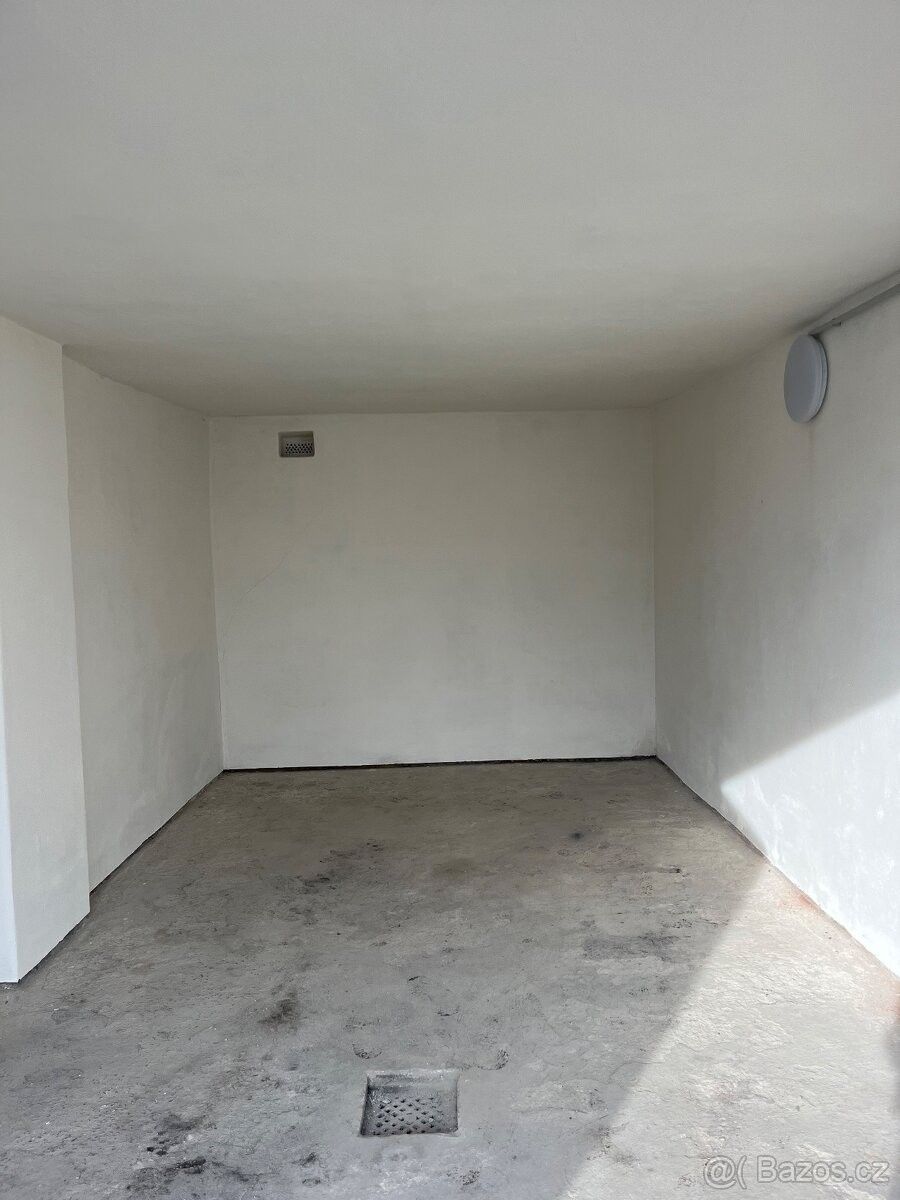 Garáže, Chomutov, 430 03