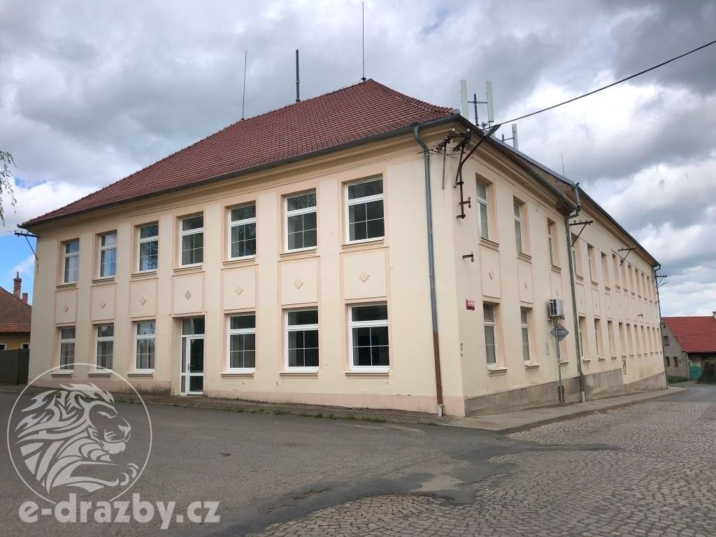 Výrobní prostory, Zámecké náměstí, Načeradec, 1 800 m²