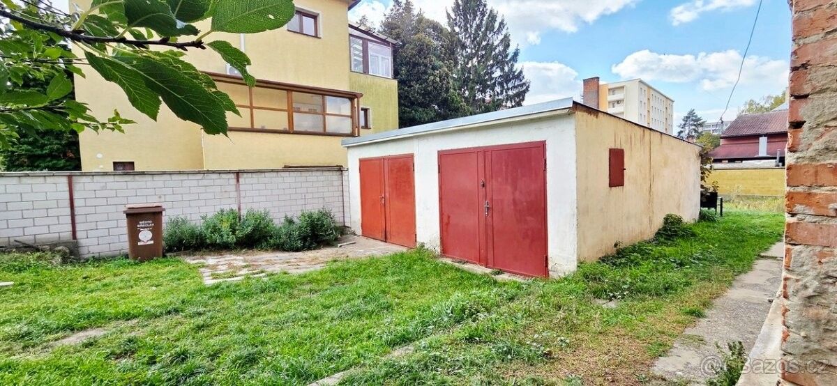 Garáže, Břeclav, 690 02