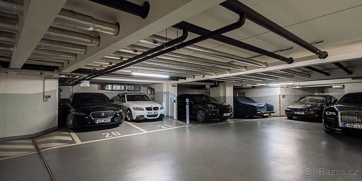 Garáže, Praha, 118 00