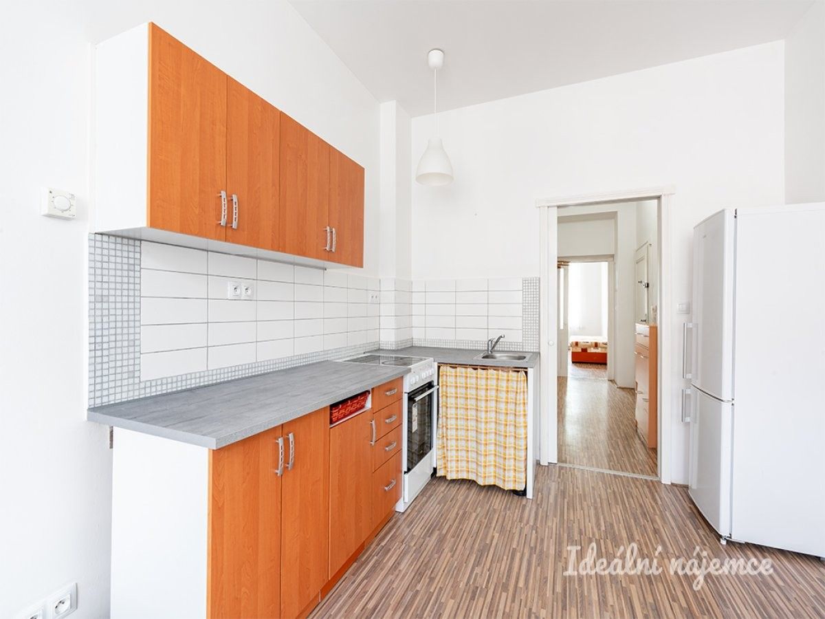 2+kk, Jaromírova, Praha, 39 m²