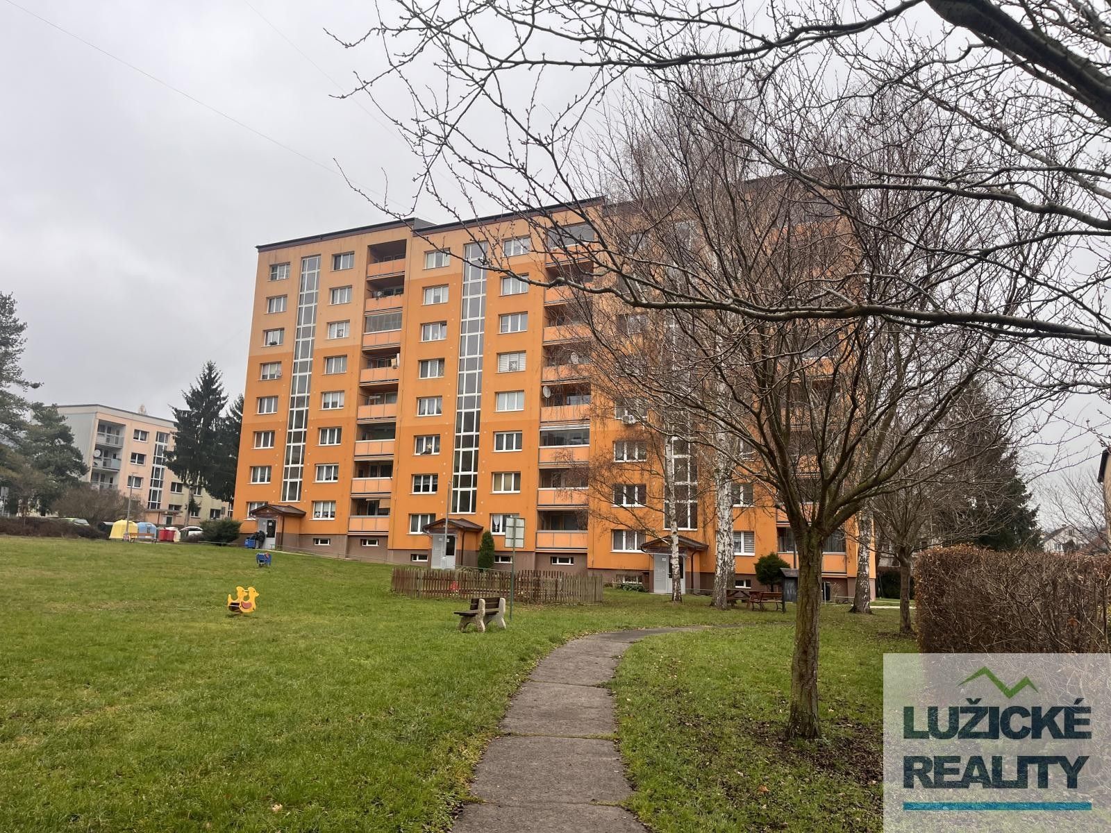3+1, Sídliště, Benešov nad Ploučnicí, 675 m²