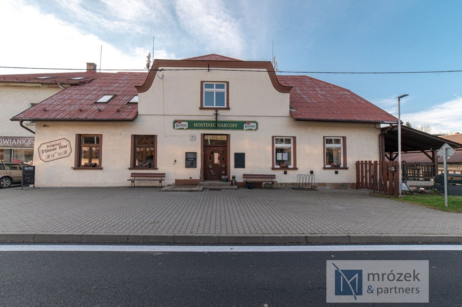 Restaurace, Návsí, 458 m²