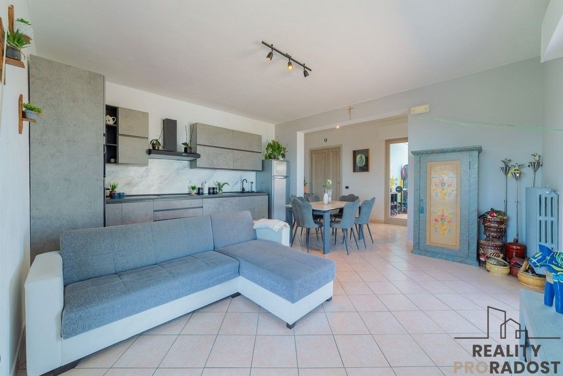 Byty, 987 66, Zahraničí