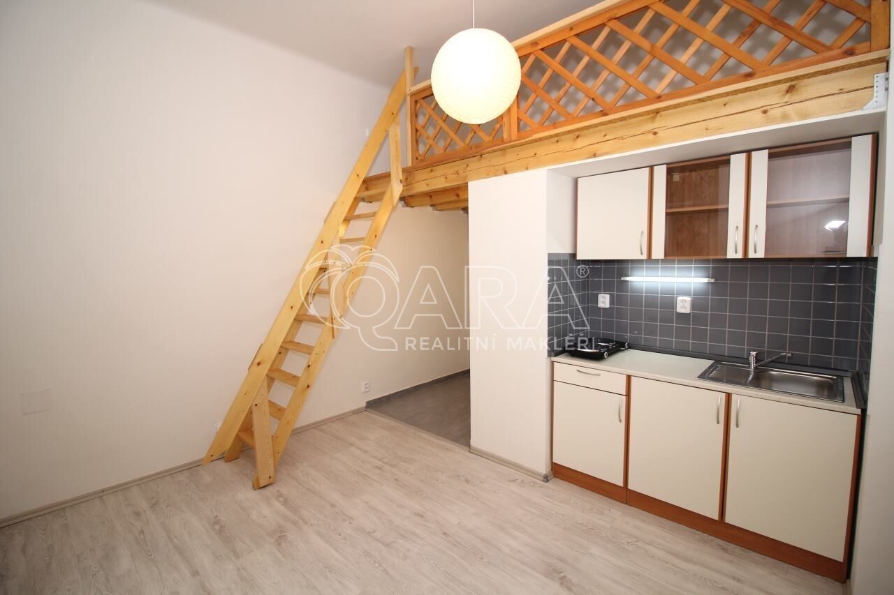 Pronájem byt 1+kk - Chvalova, Praha, 24 m²