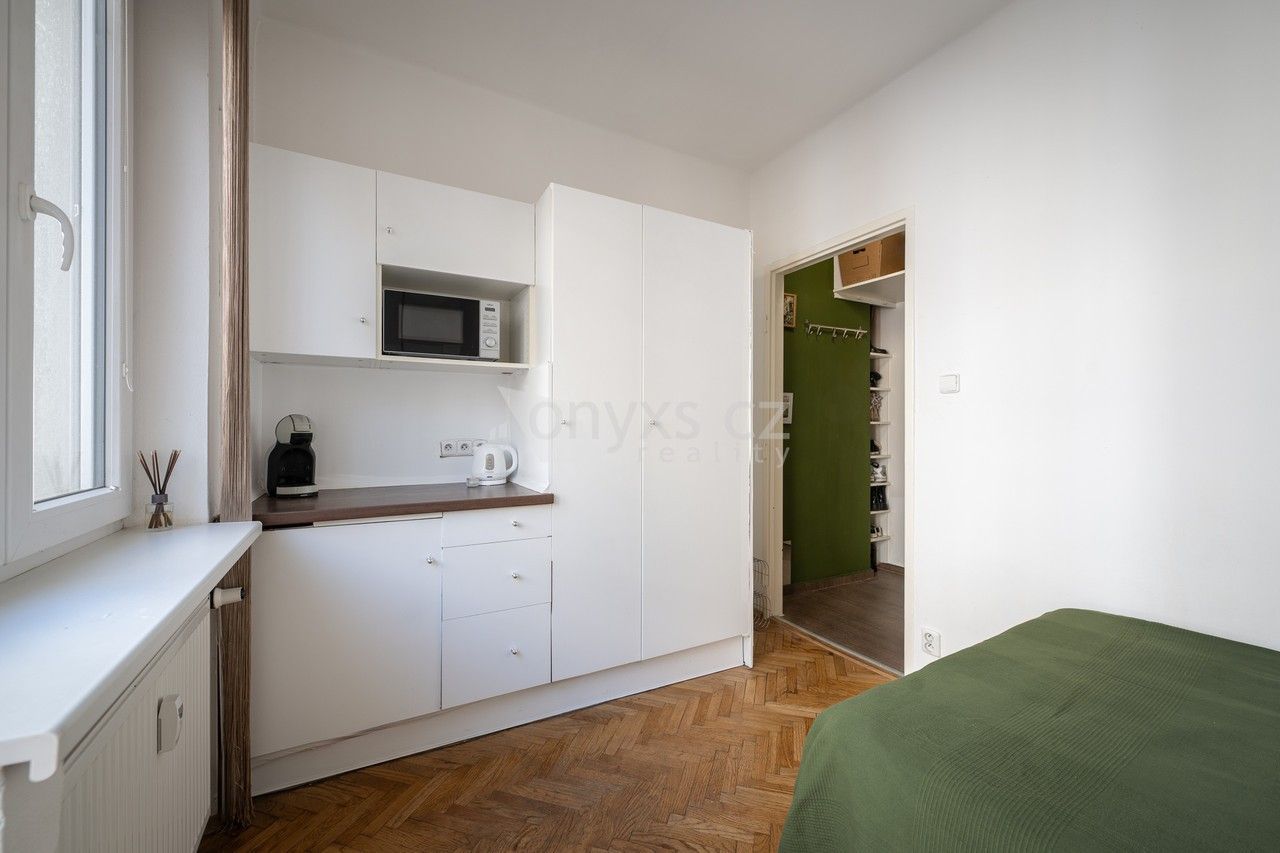 Pronájem byt 1+kk - Dlouhá, Praha, 18 m²