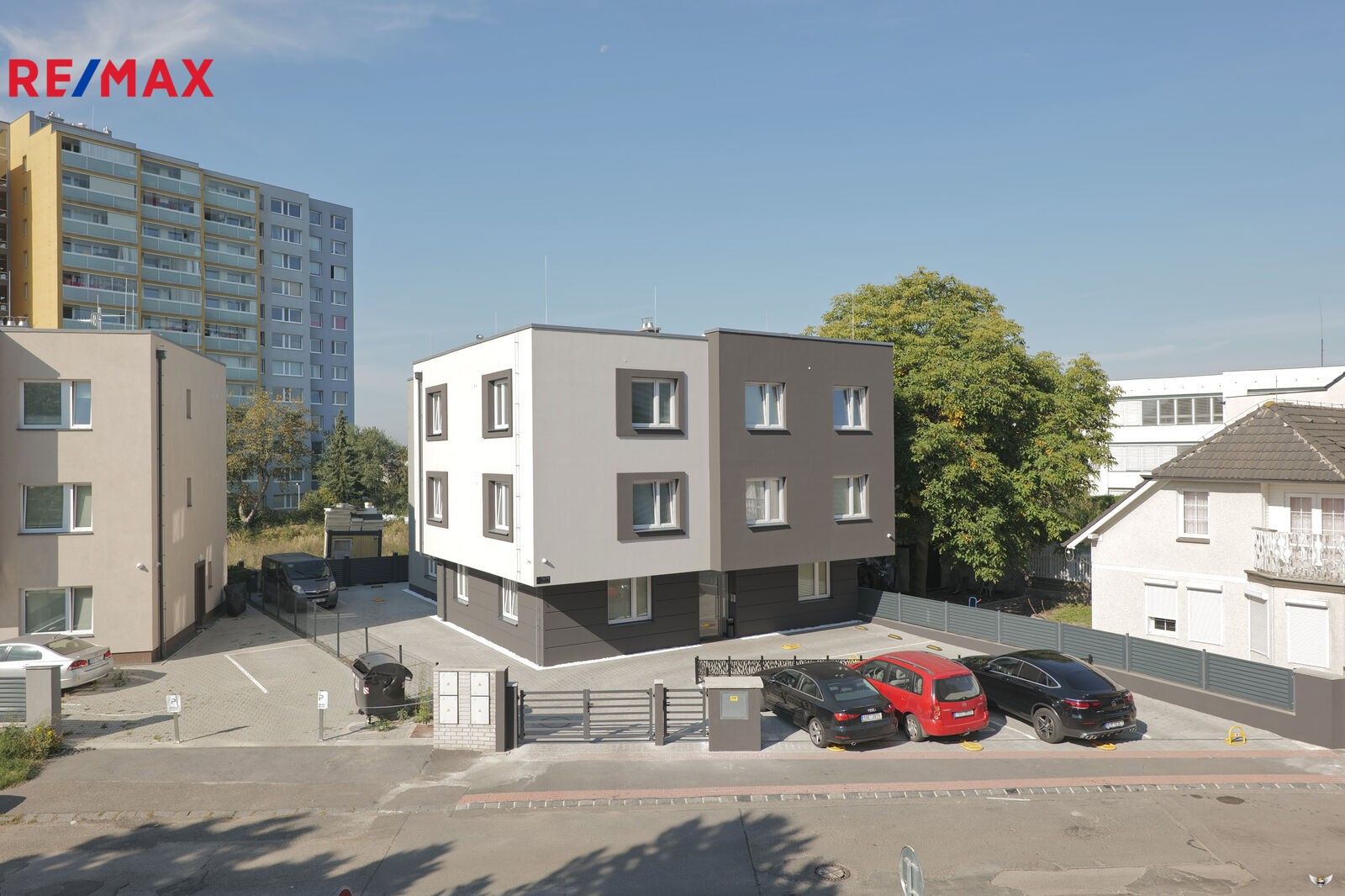 Prodej dům - Kukelská, Praha, 606 m²