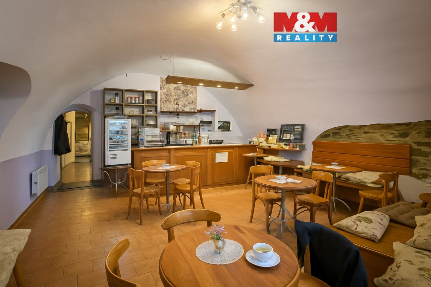 Restaurace, Masarykovo náměstí, Jílové u Prahy, 68 m²