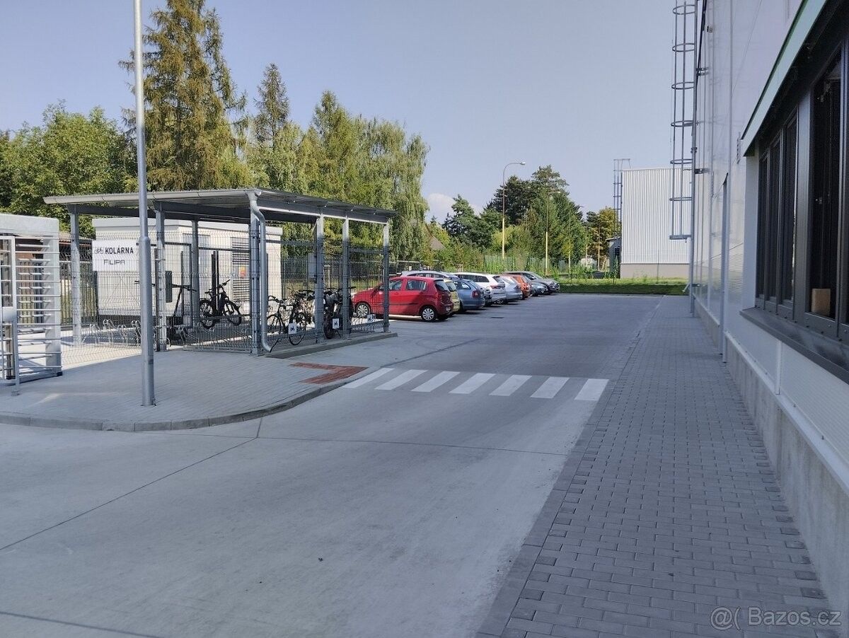 Pronájem obchodní prostory - Hradec Králové, 500 04, 900 m²