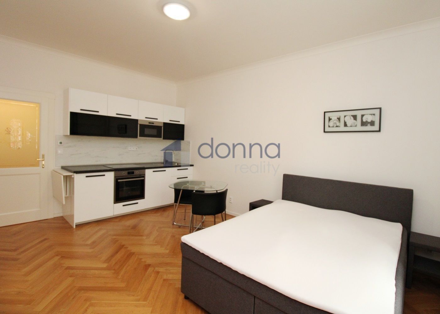 Pronájem byt 1+kk - Slavíkova, Praha, 27 m²