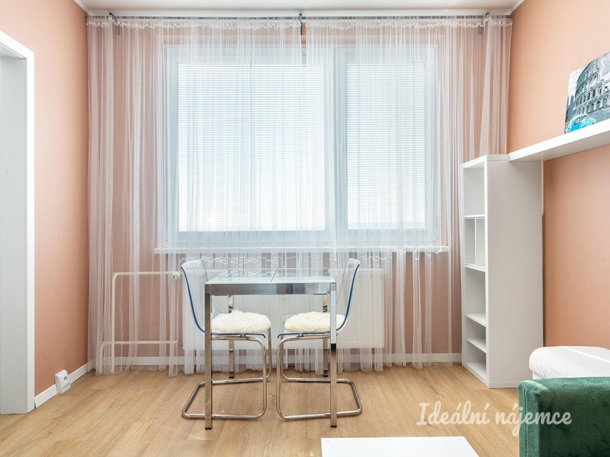 Pronájem byt 1+kk - Krynická, Praha, 28 m²