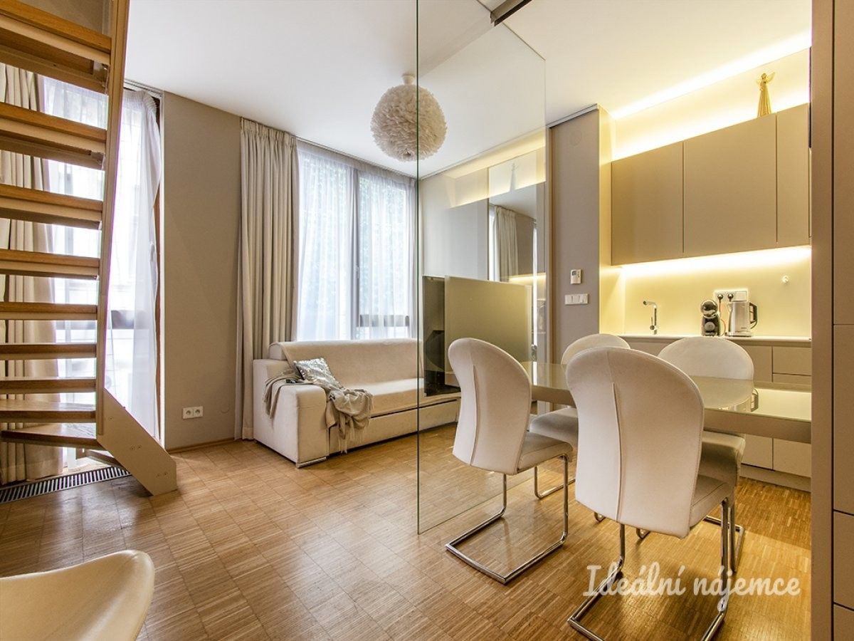 Pronájem byt 2+kk - Charvátova, Praha, 54 m²