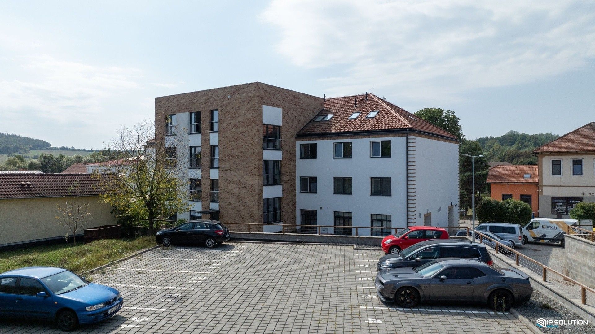 2+kk, 1. máje, Zastávka, 63 m²