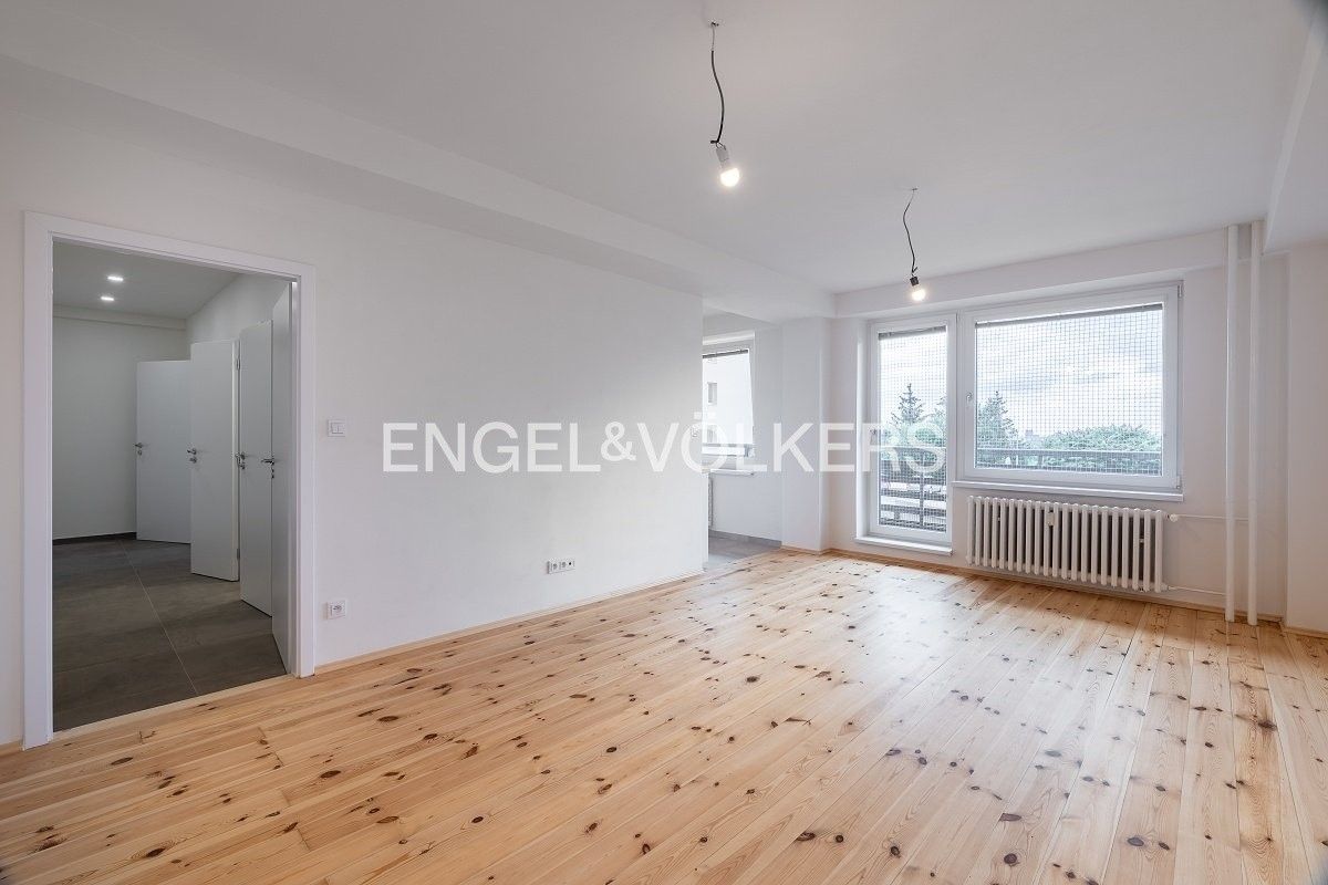 Pronájem byt 2+kk - Devonská, Praha, 50 m²