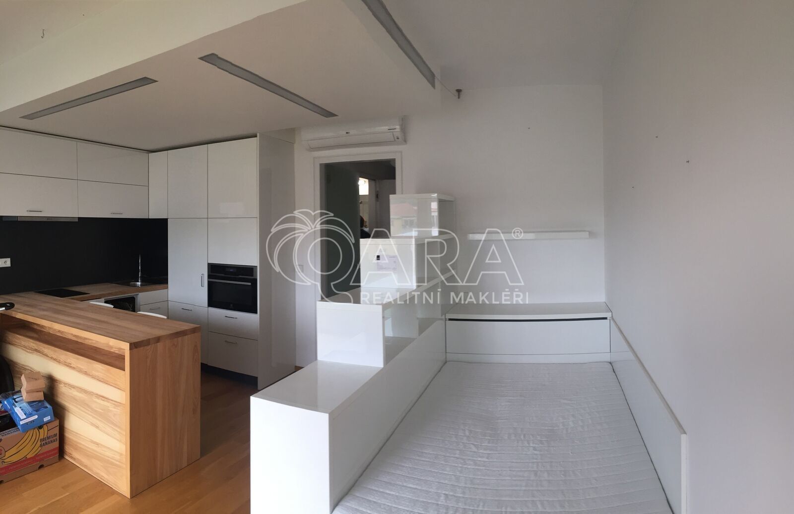 Pronájem byt 1+kk - Kobrova, Praha, 41 m²