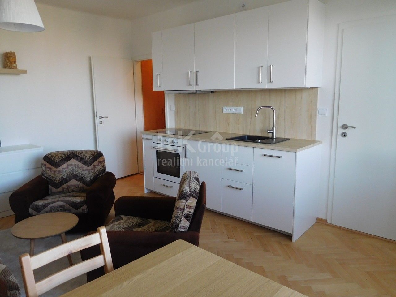 Pronájem byt 2+kk - Pod lipami, Praha, 33 m²