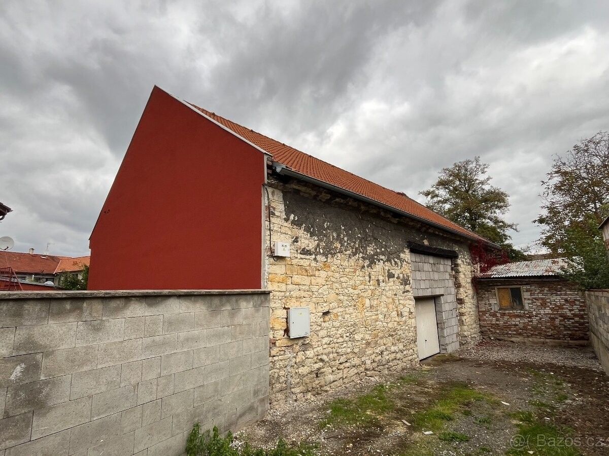 Garáže, Kladno, 272 01