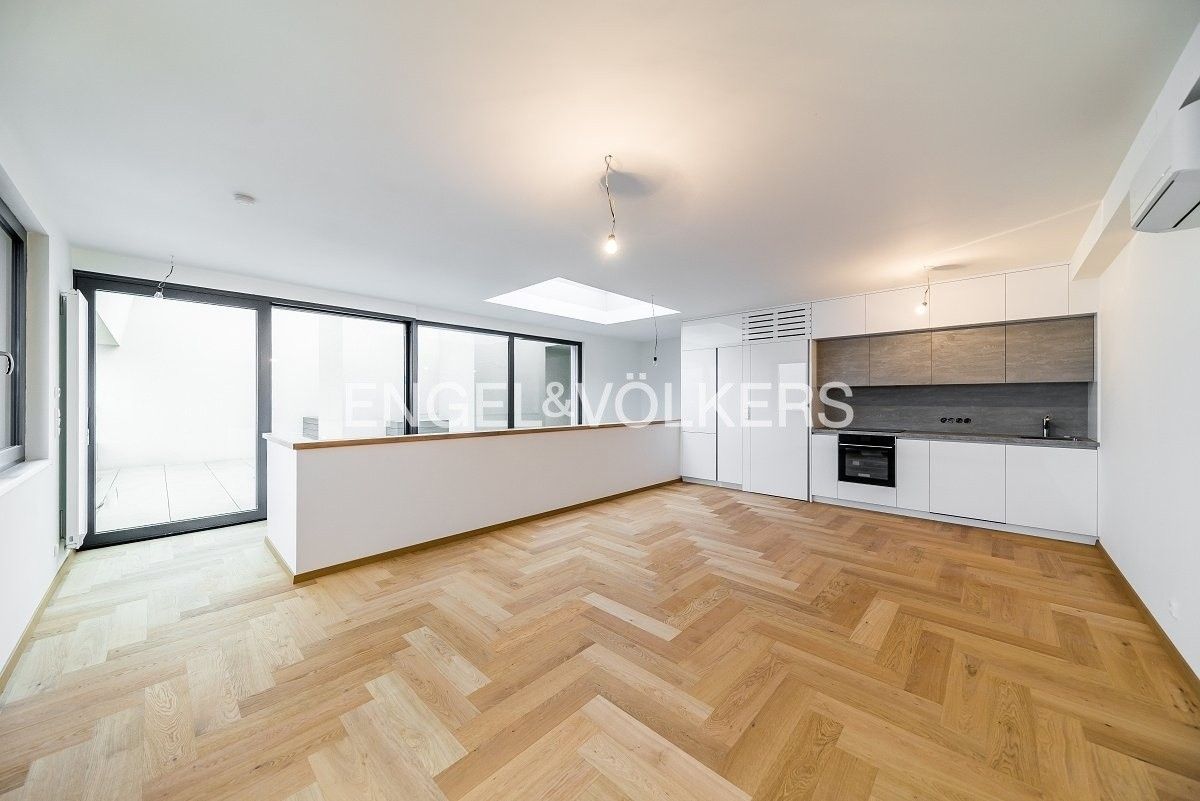 4+kk, Pod Harfou, Praha, 120 m²