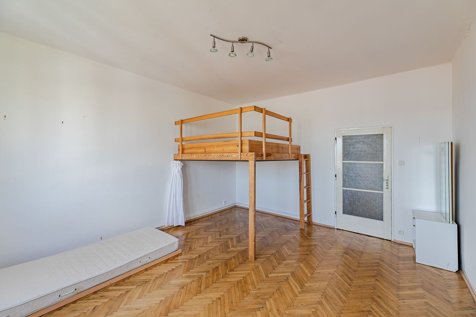 Pronájem byt 1+kk - Šlikova, Praha, 32 m²