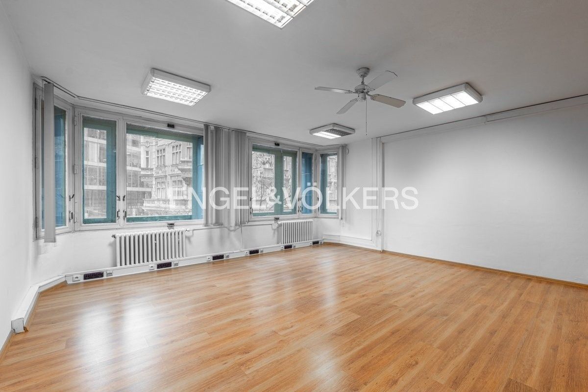 Pronájem kancelář - Ječná, Praha, 30 m²