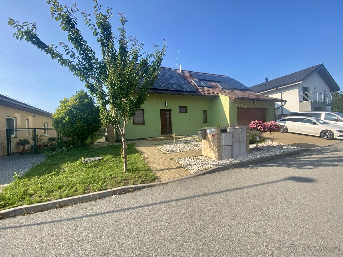 Rodinné domy, Ořechov, 664 44